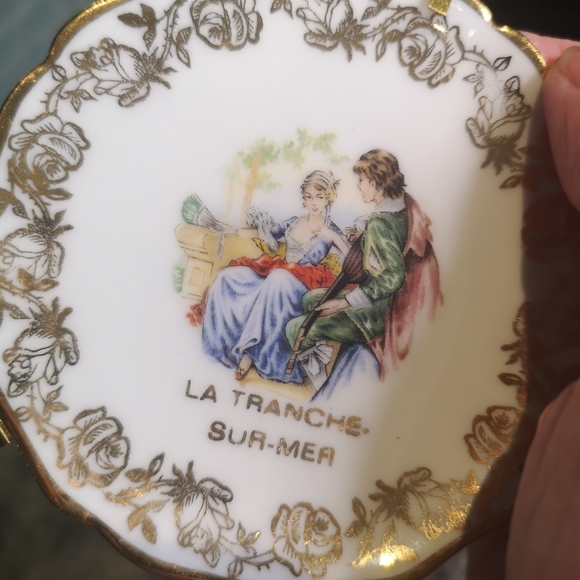 A Pair Of Vintage Limoges France 3.5" Plates With Metal stand/ Hanger, Gold Rim - Picture 4 of 11